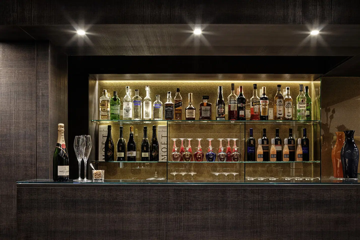 American-Dinesen Bar