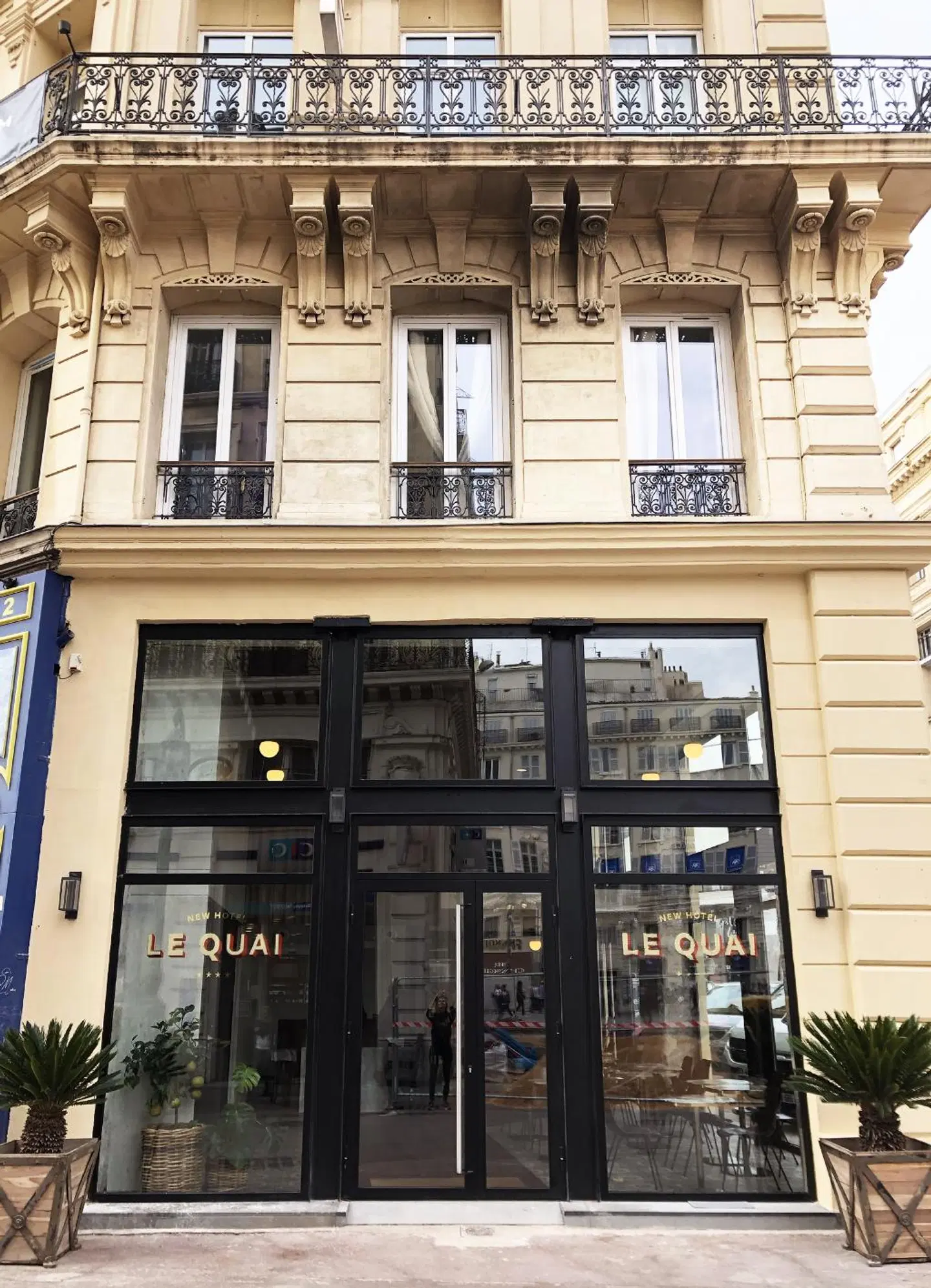 New Hotel Le Quai EXTERIOR