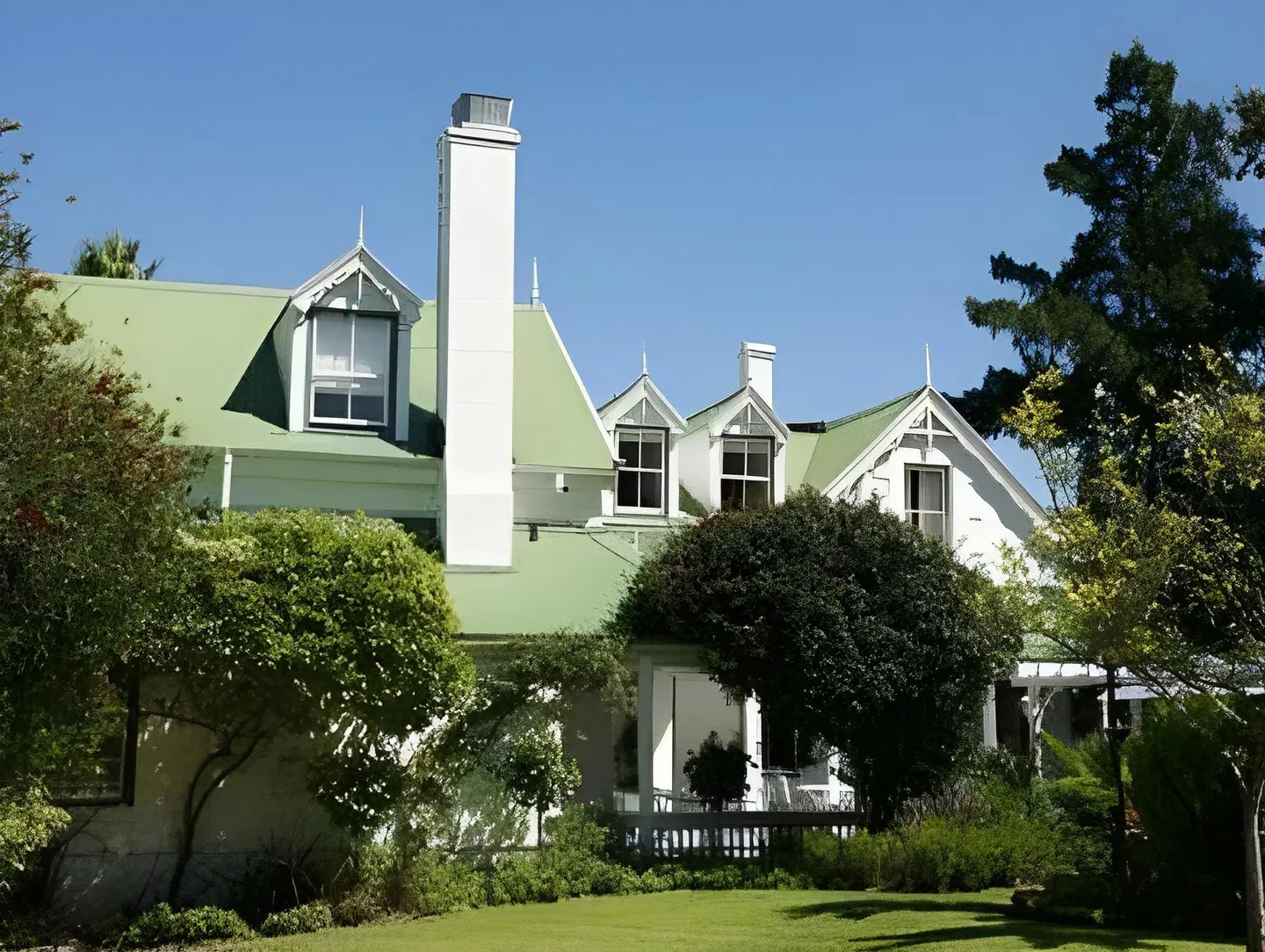 Falcons View Manor EXTERIOR