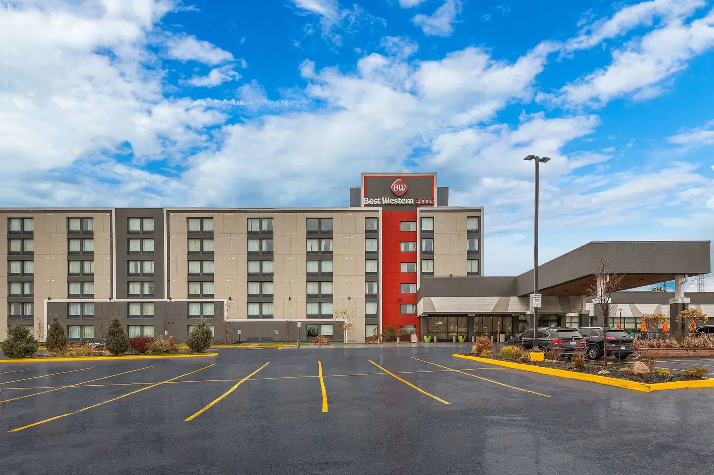 Best Western Plus Toronto North York Hotel & Suites EXTERIOR