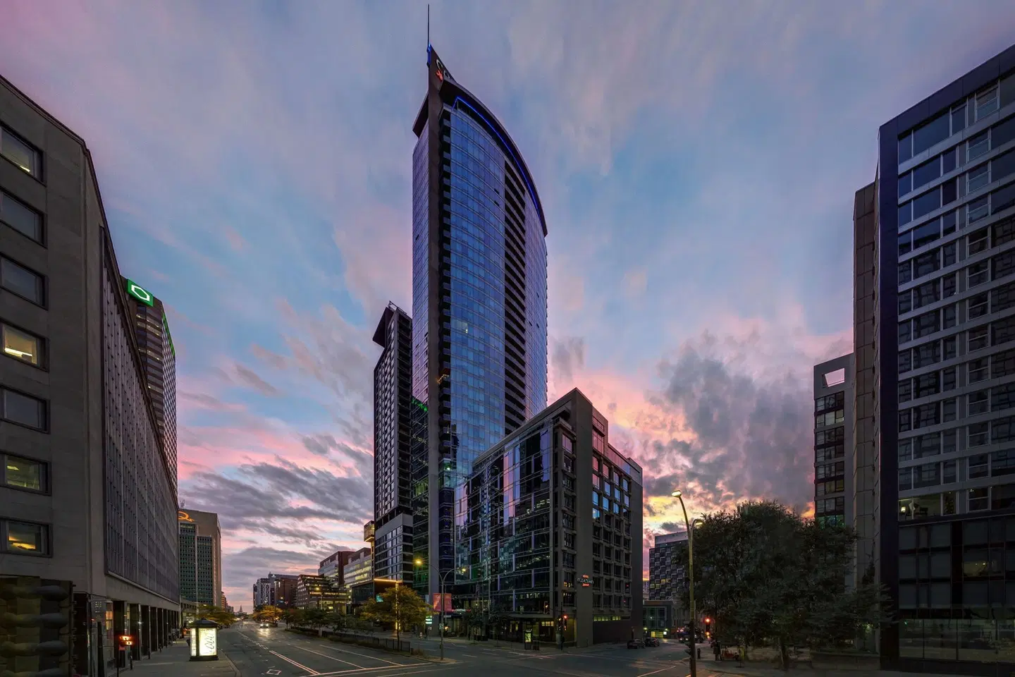Courtyard by Marriott Montreal Downtown EXTERIOR