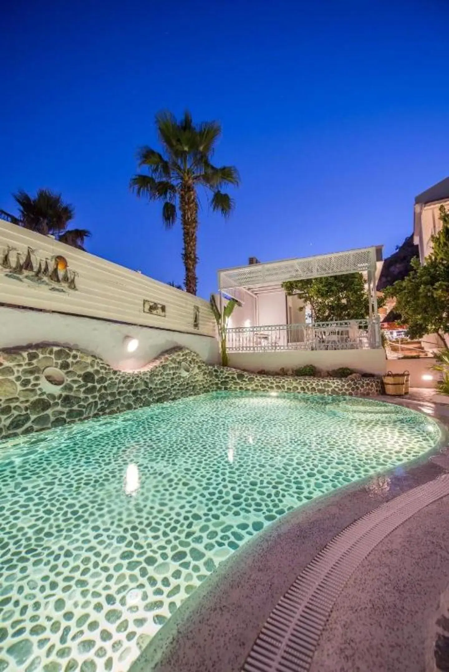 Salonika Suites OUTDOOR_POOL