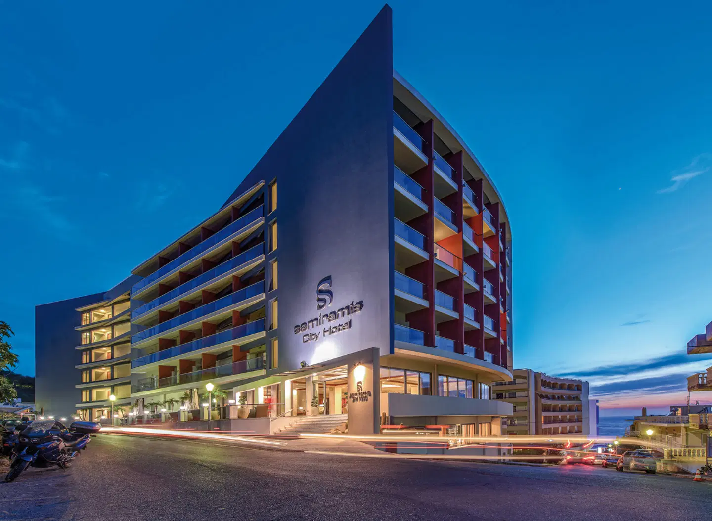Semiramis EXTERIOR