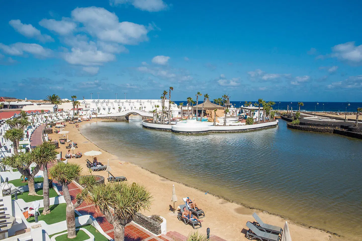 Sands Beach Resort Strand