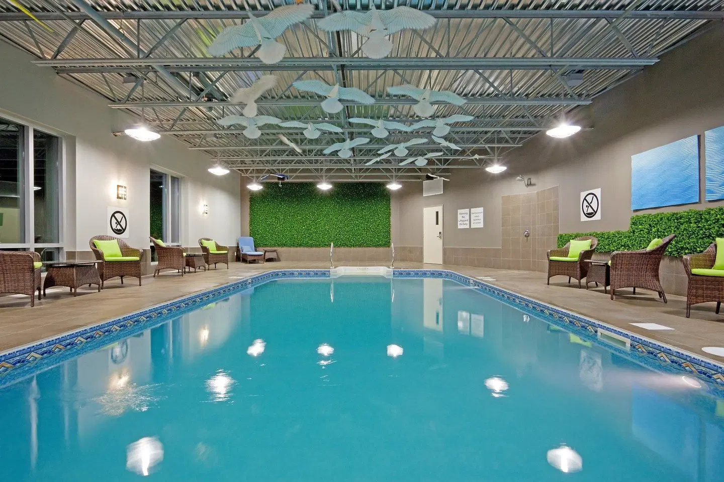 Holiday Inn Express & Suites Saint - Hyacinthe by IHG Hallenbad