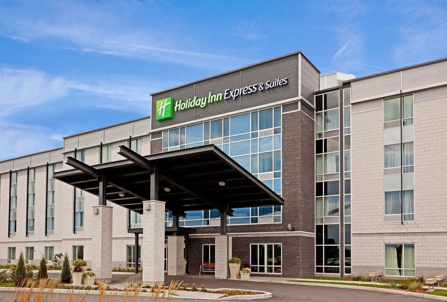 Holiday Inn Express & Suites Saint - Hyacinthe by IHG EXTERIOR