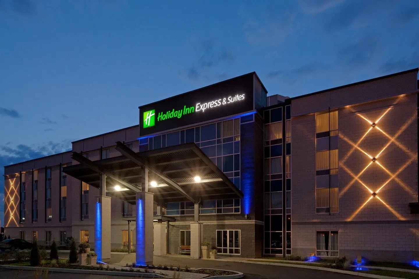 Holiday Inn Express & Suites Saint - Hyacinthe by IHG EXTERIOR