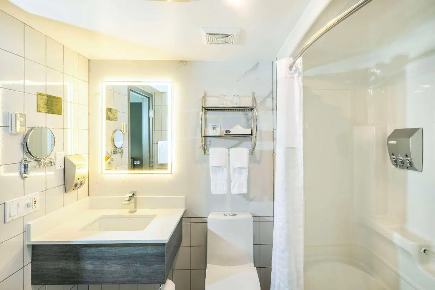 Les Suites De Laviolette Badezimmer