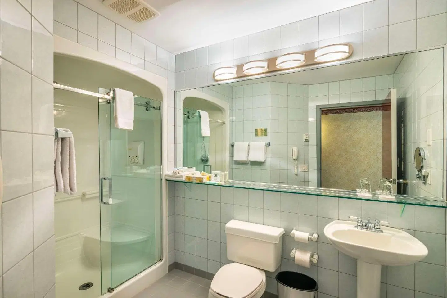 Les Suites De Laviolette Badezimmer