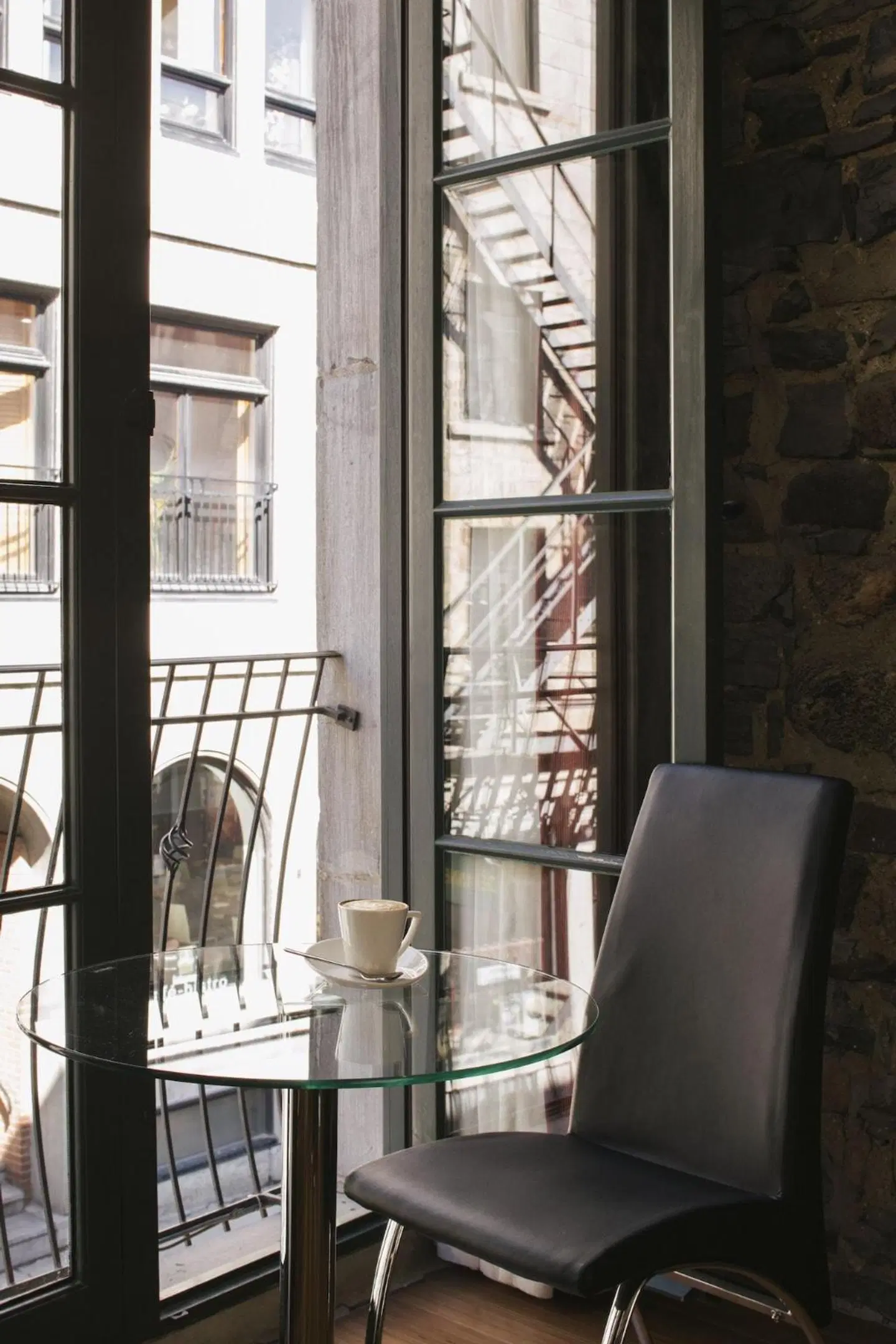 Le Petit Hotel Montreal EXTERIOR