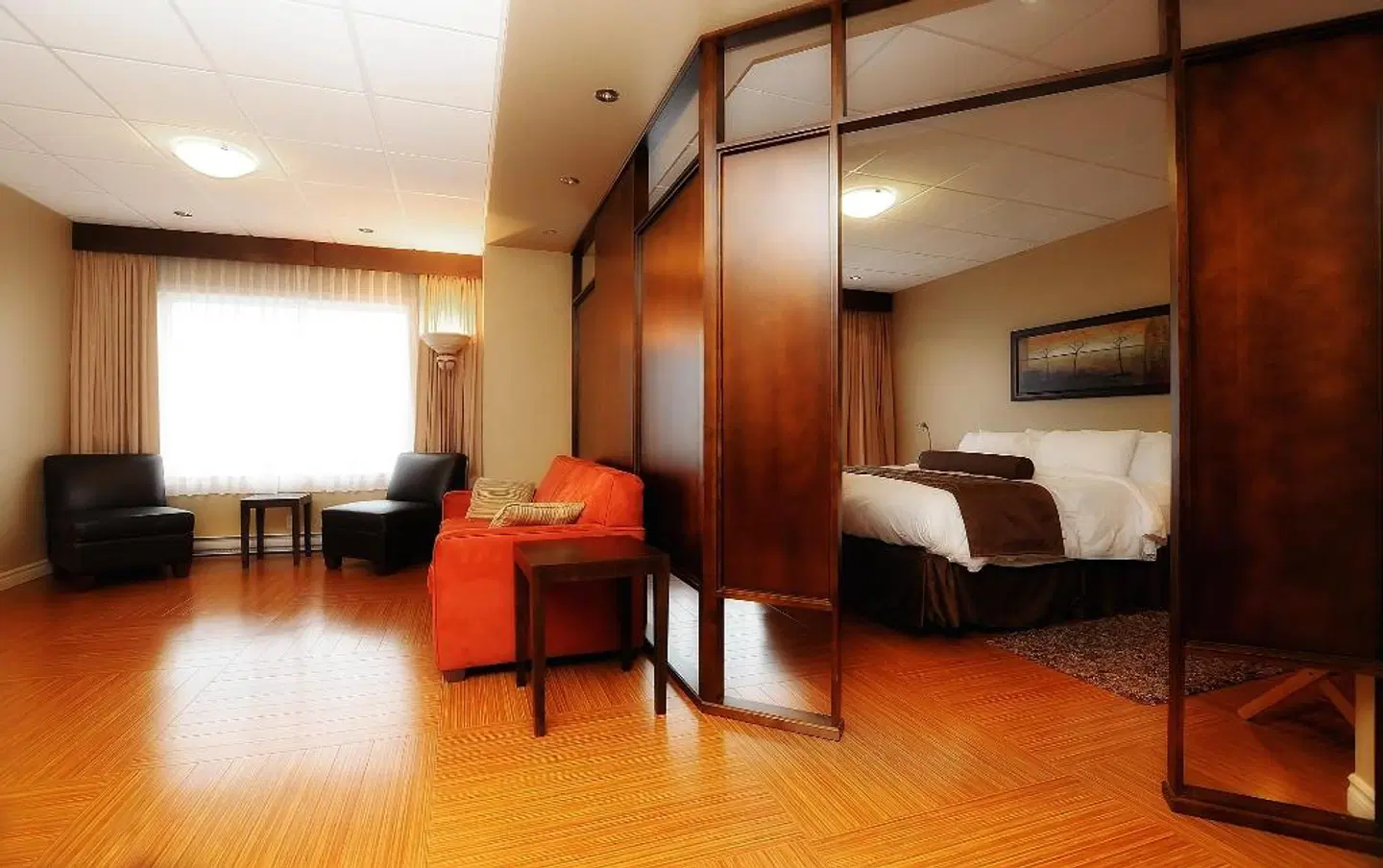 Hotel & Suites Le Dauphin ROOM_EXAMPLE