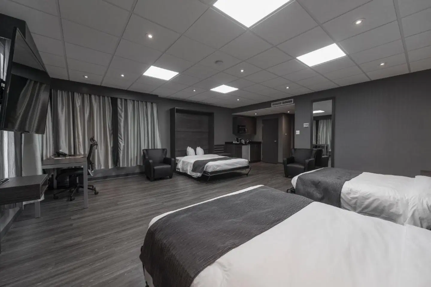 Hotel & Suites Le Dauphin HEALTH_BEAUTY
