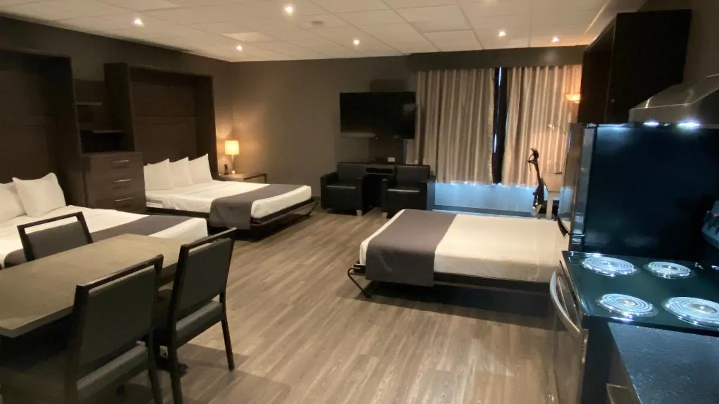 Hotel & Suites Le Dauphin HEALTH_BEAUTY