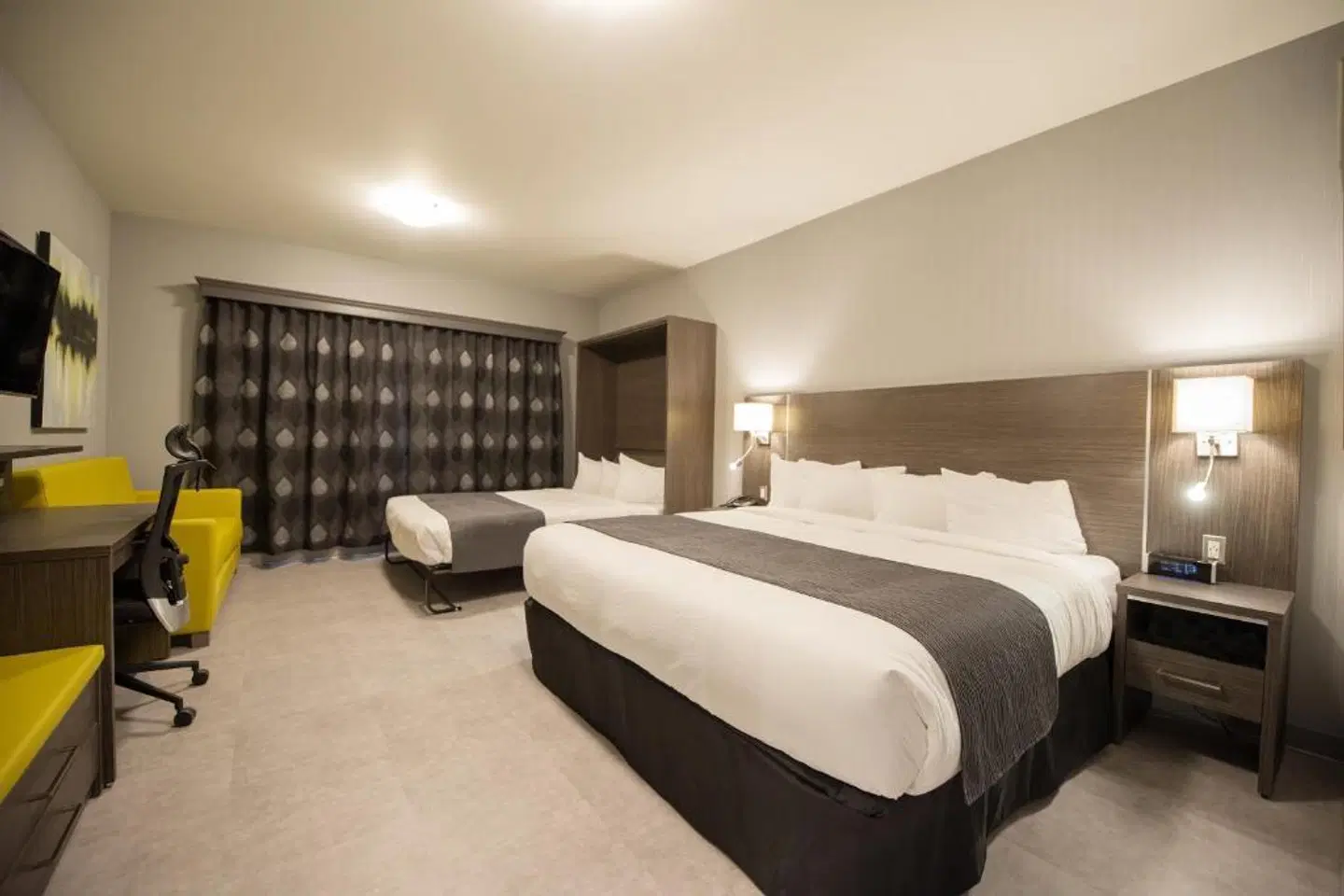 Hotel & Suites Le Dauphin ROOM_EXAMPLE