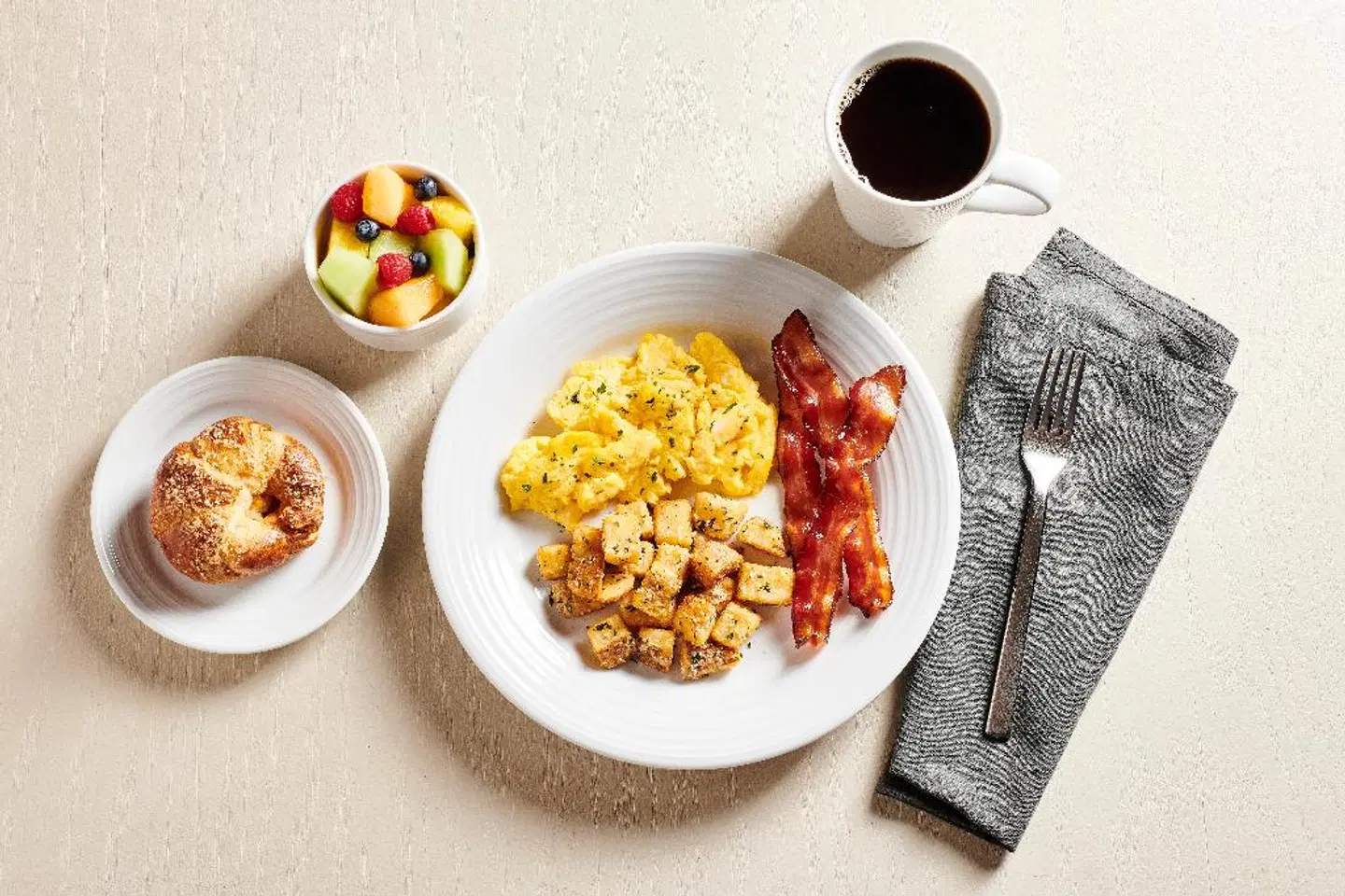 Holiday Inn & Suites Montreal Centre-ville Ouest by IHG Restaurant