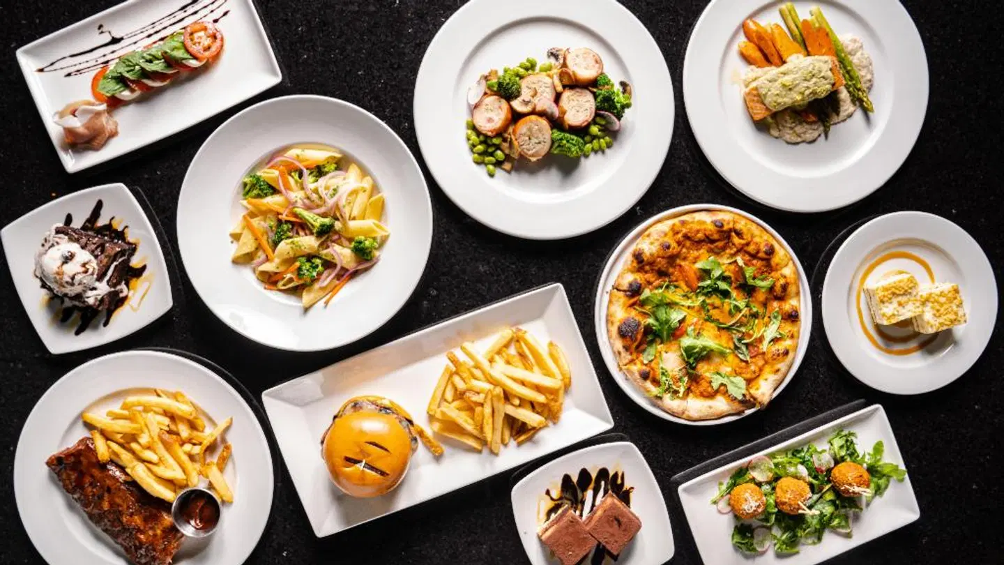 Holiday Inn & Suites Montreal Centre-ville Ouest by IHG Restaurant