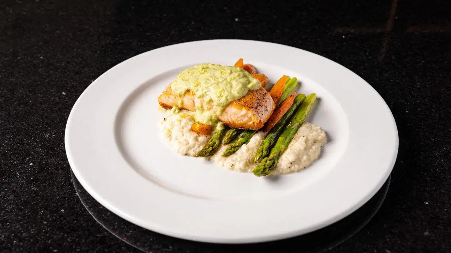 Holiday Inn & Suites Montreal Centre-ville Ouest by IHG Restaurant