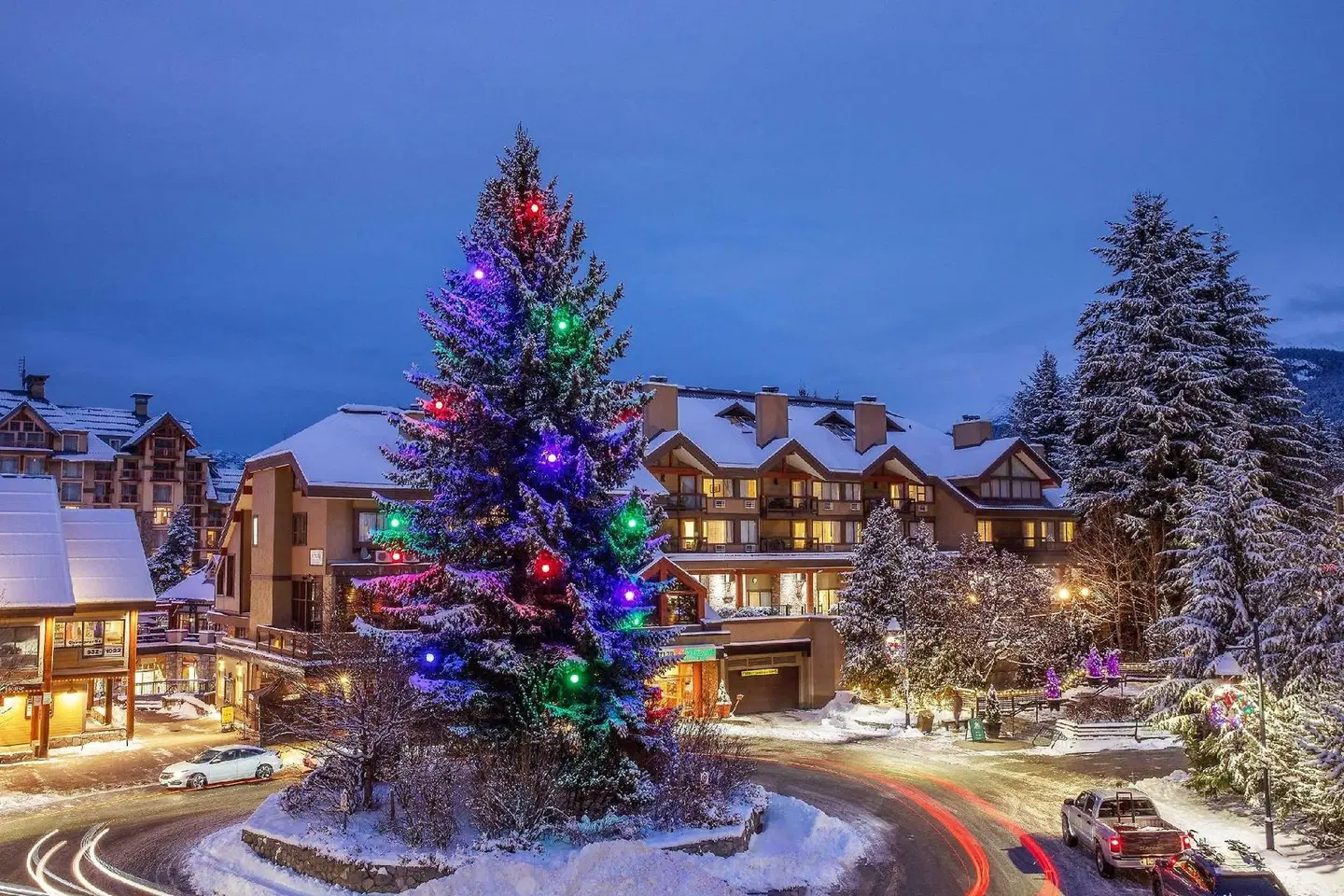 Whistler Village Inn & Suites EXTERIOR