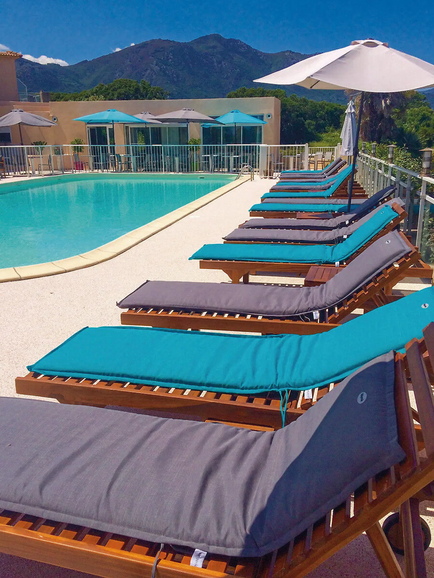 Orizonte OUTDOOR_POOL