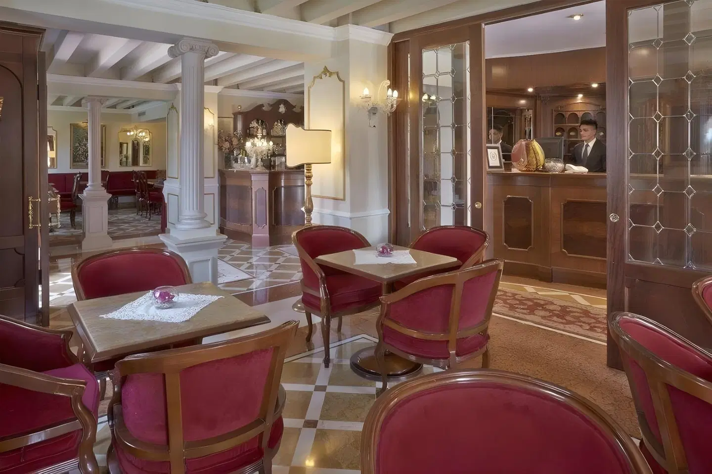 Antiche Figure LOUNGE_LOBBY