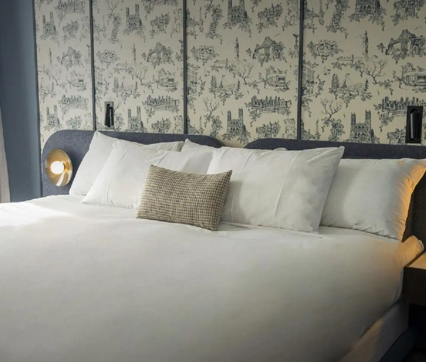Le Saint-Sulpice Hotel Montreal ROOM_EXAMPLE