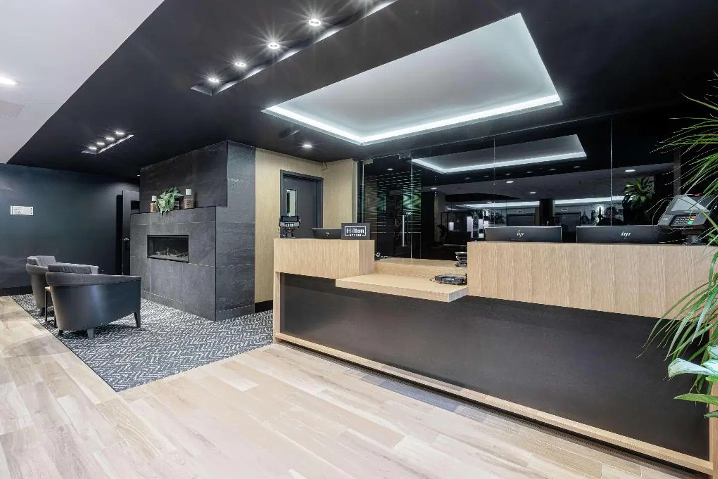 DoubleTree by Hilton Quebec Resort LOUNGE_LOBBY