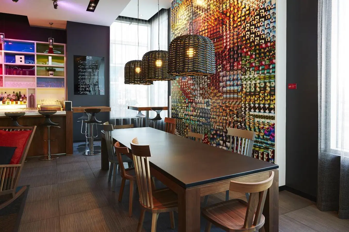 ALT Hotel Quebec City Bar