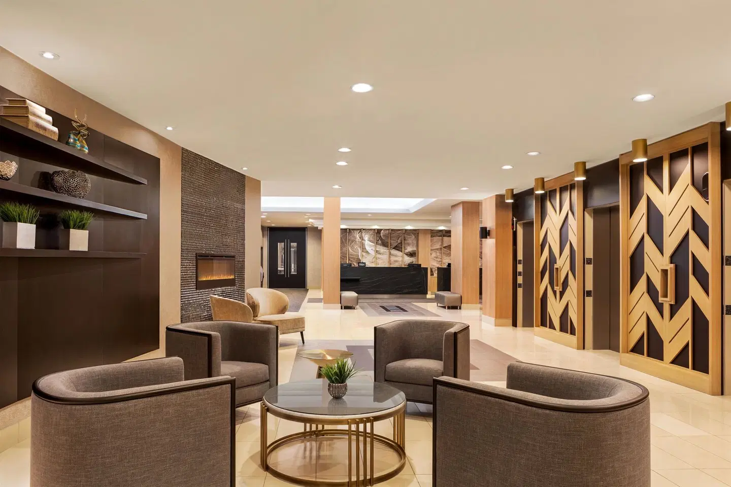 DoubleTree by Hilton Pointe Claire Montreal Airport West LOUNGE_LOBBY