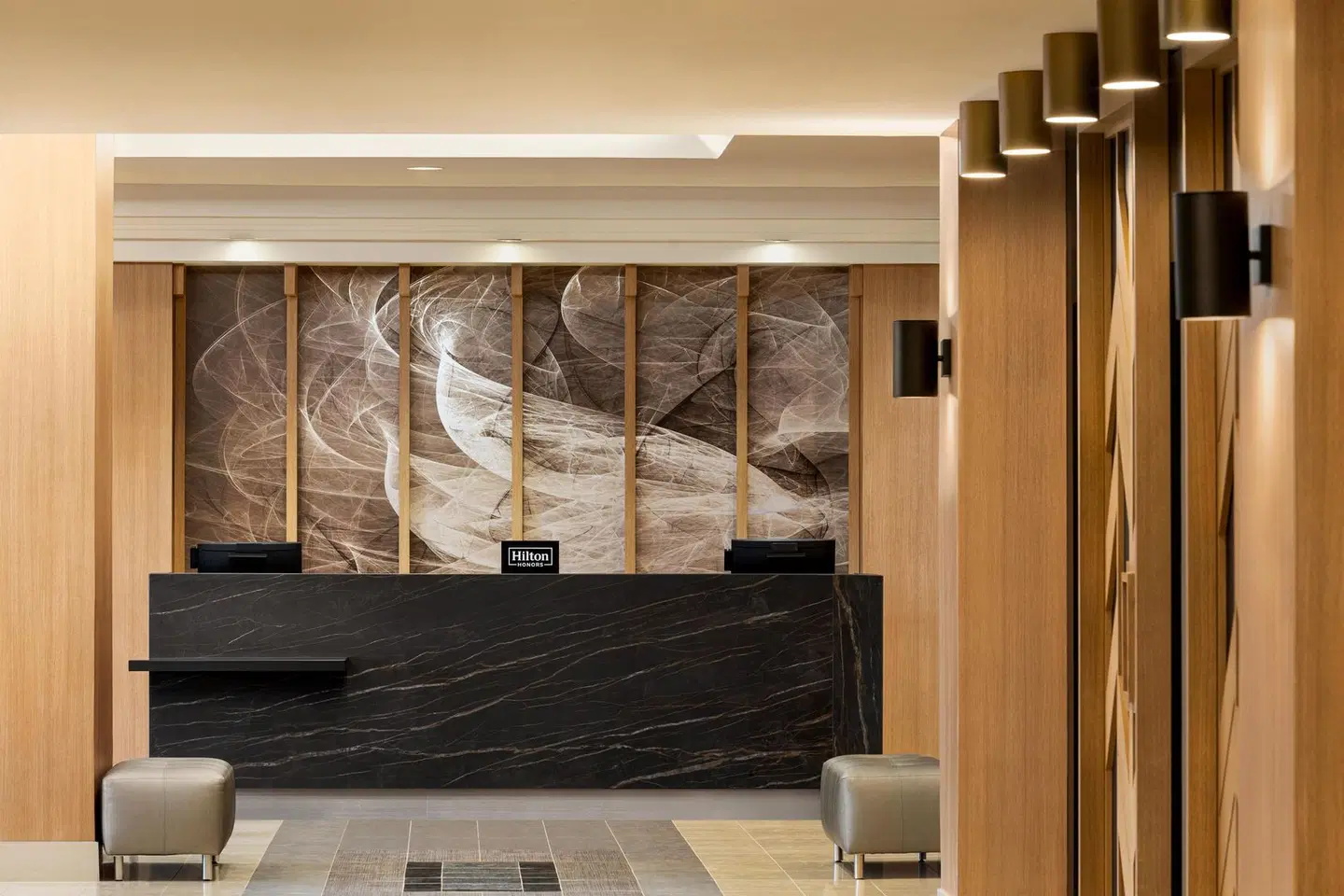 DoubleTree by Hilton Pointe Claire Montreal Airport West LOUNGE_LOBBY
