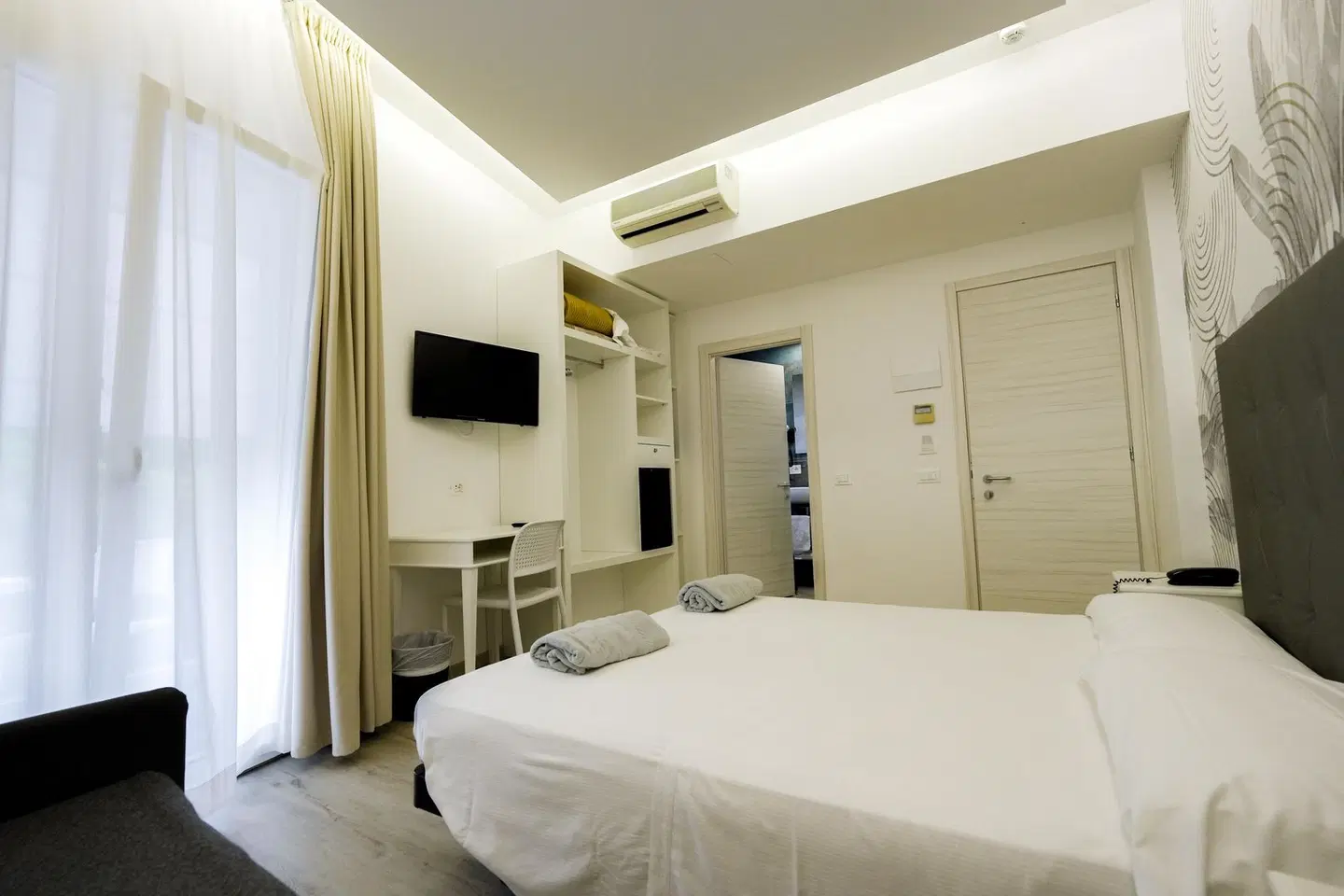 President ROOM_EXAMPLE