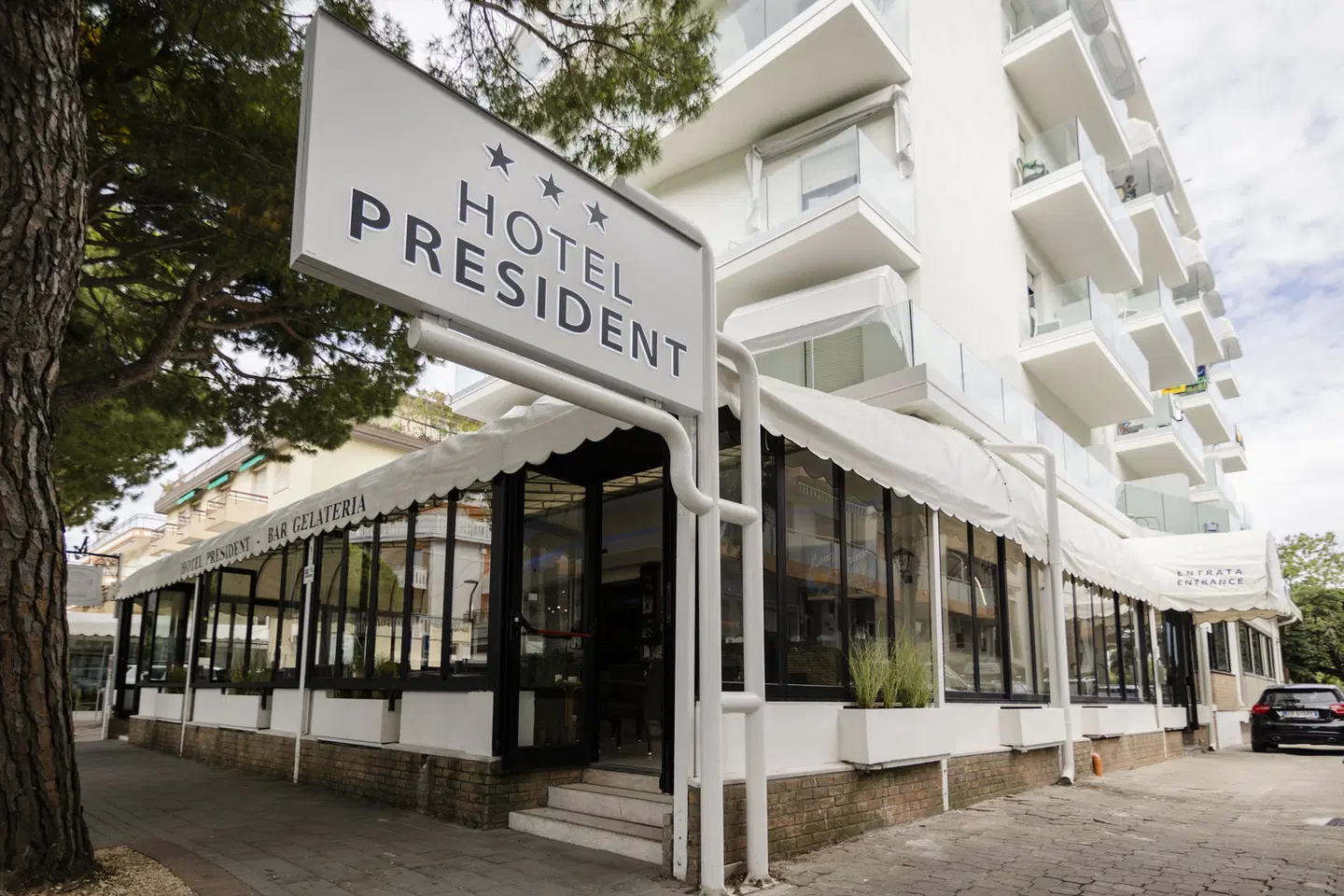 President EXTERIOR