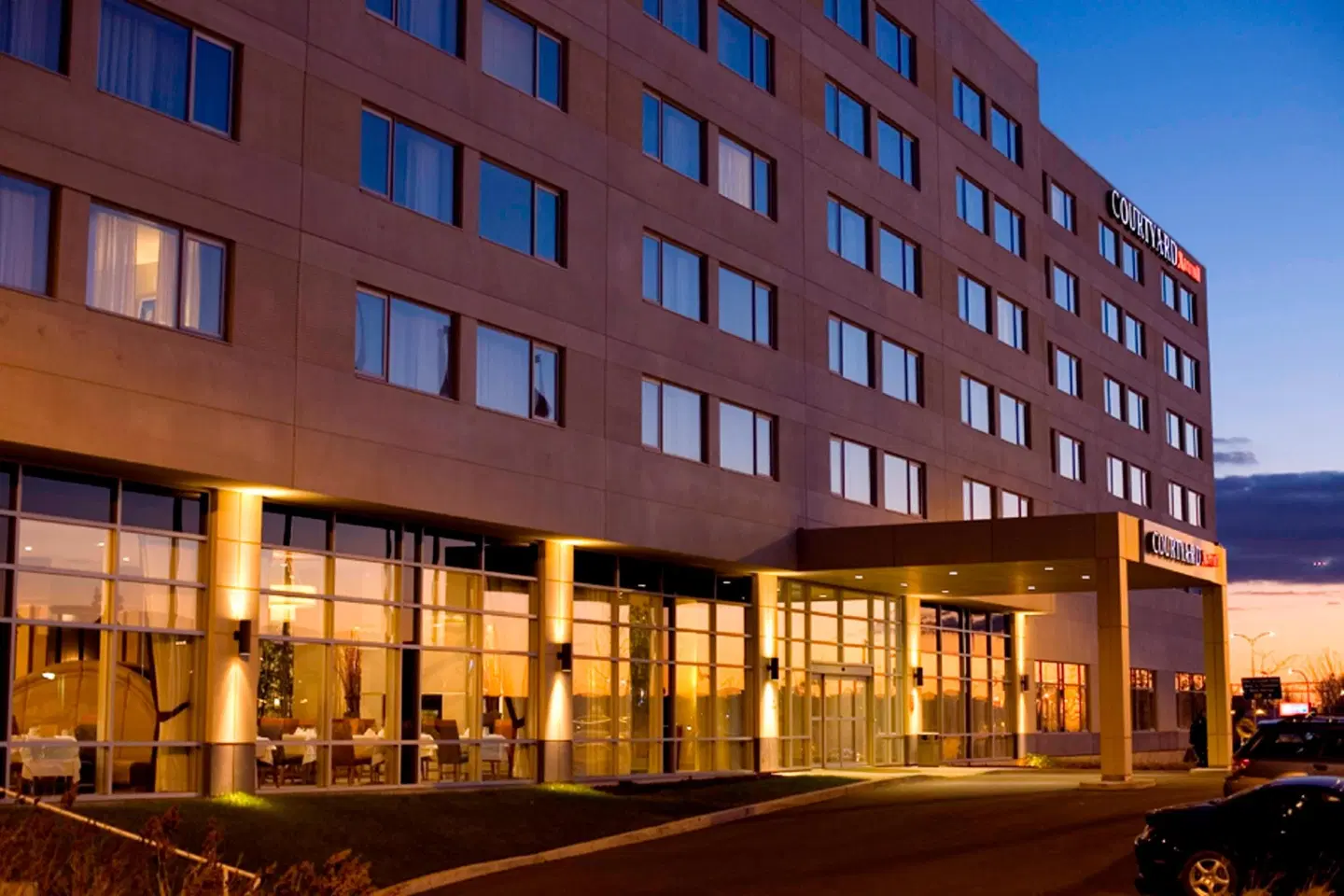 Courtyard by Marriott Montreal Airport EXTERIOR