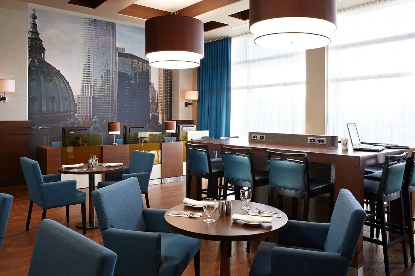 Courtyard by Marriott Montreal Airport Restaurant