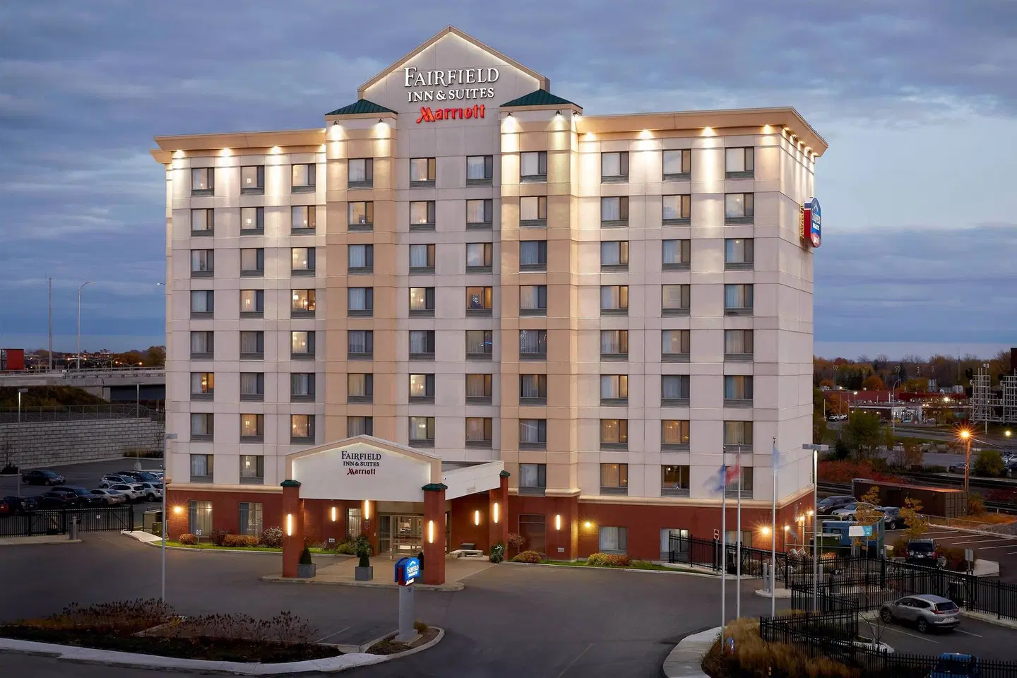 Fairfield by Marriott Inn & Suites Montreal Airport EXTERIOR