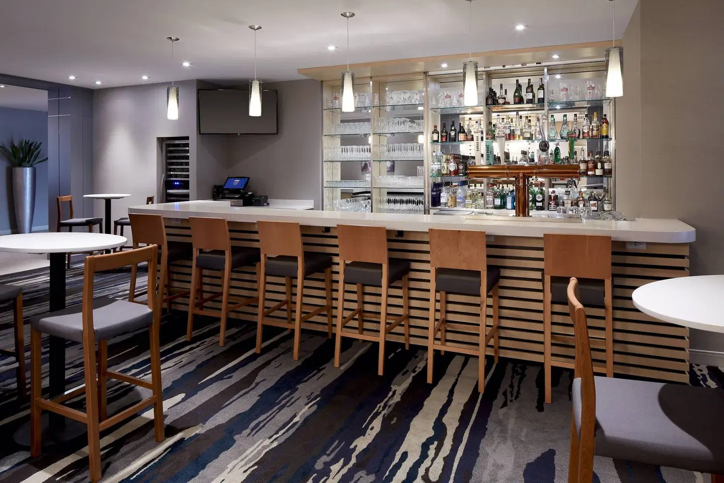 Fairfield by Marriott Inn & Suites Montreal Airport Bar