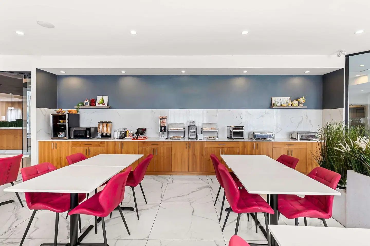 Best Western Plus Montreal East Restaurant