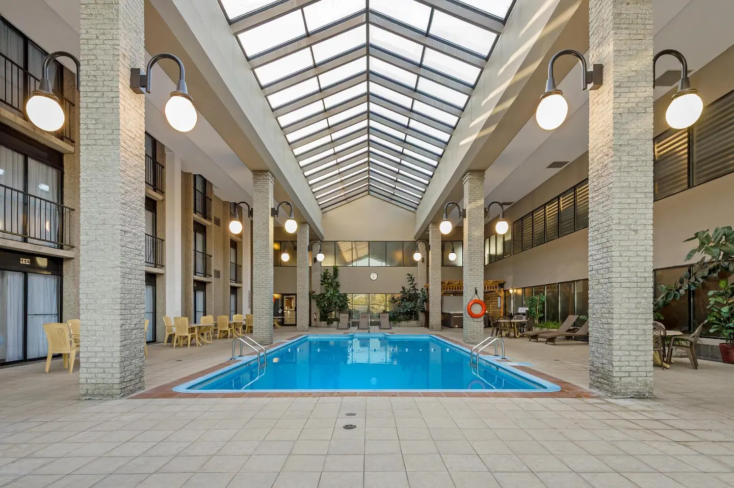 Best Western Hotel Universel Drummondville Hallenbad