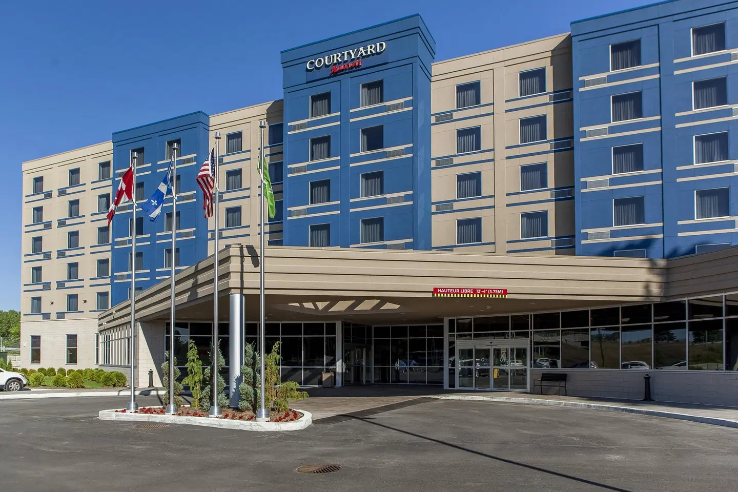 Courtyard by Marriott Montreal West Island/Baie DUrfe EXTERIOR