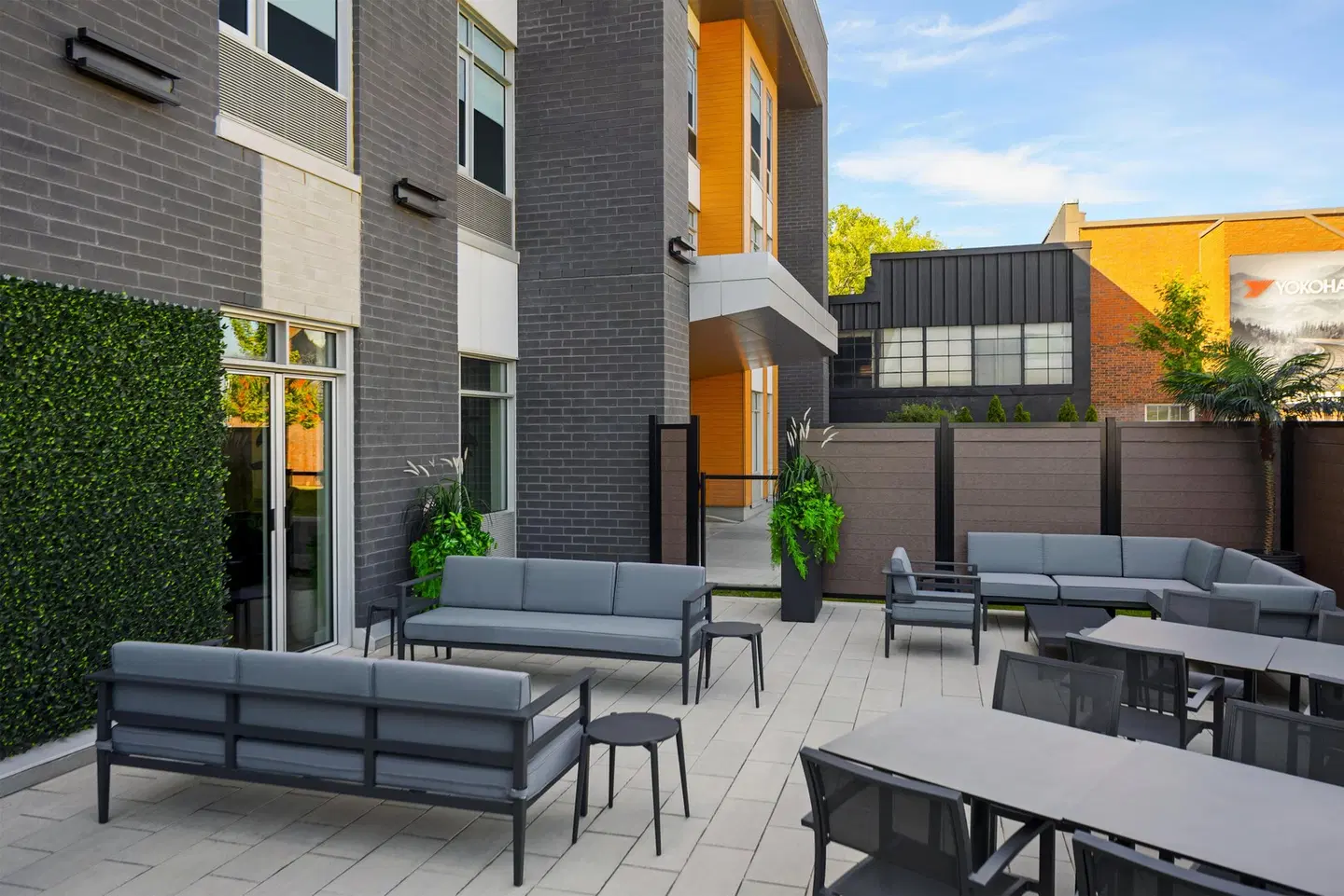 Railwayparc Montreal, Tapestry Collection by Hilton Terrasse