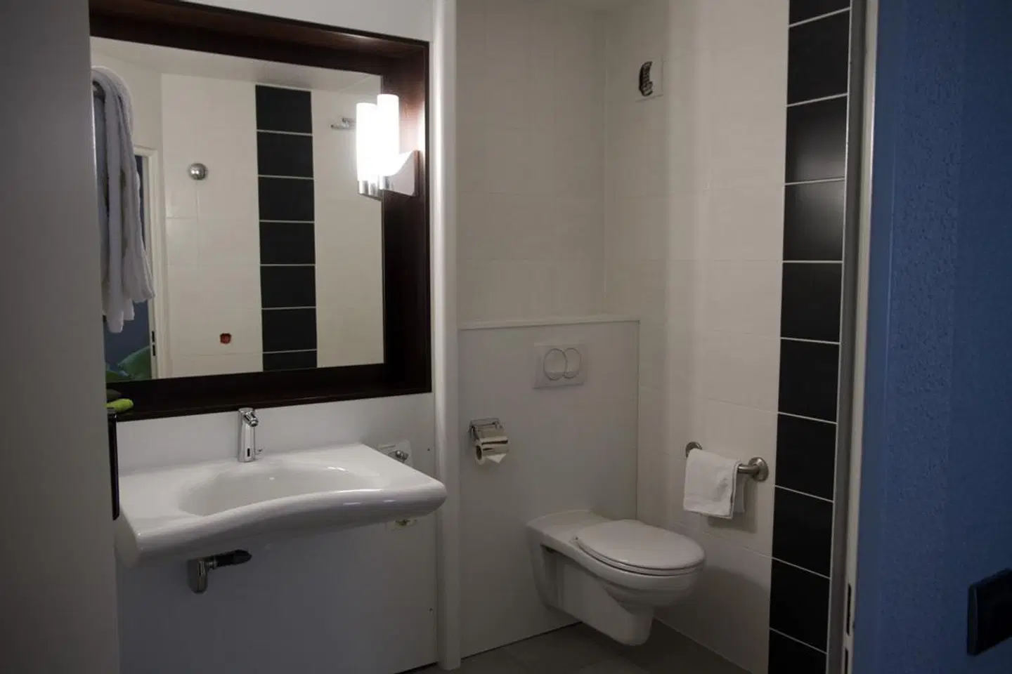Mandarina Hotel Luxembourg Airport Badezimmer