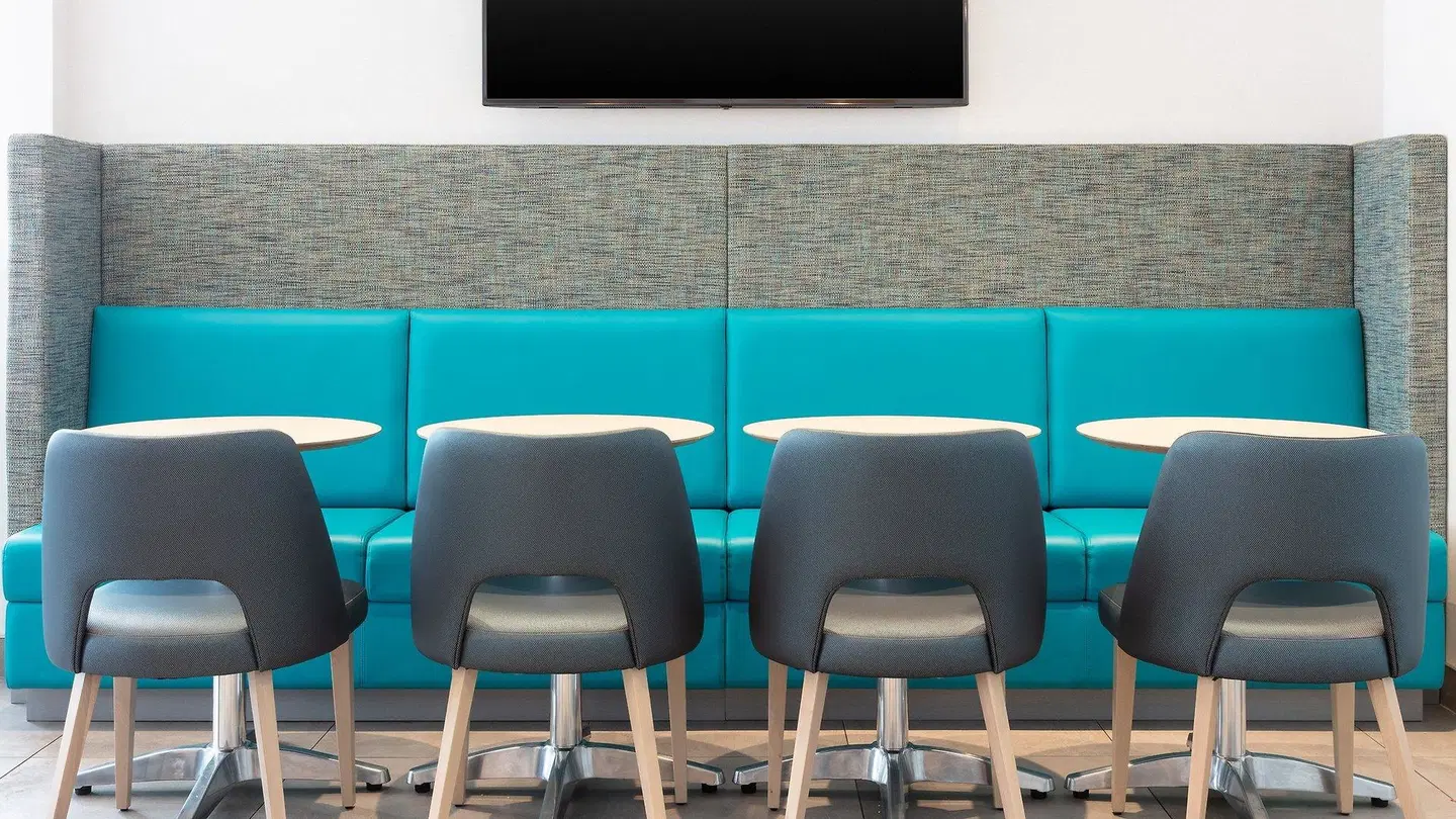 Holiday Inn Express Quebec Sainte-Foy by IHG Bar