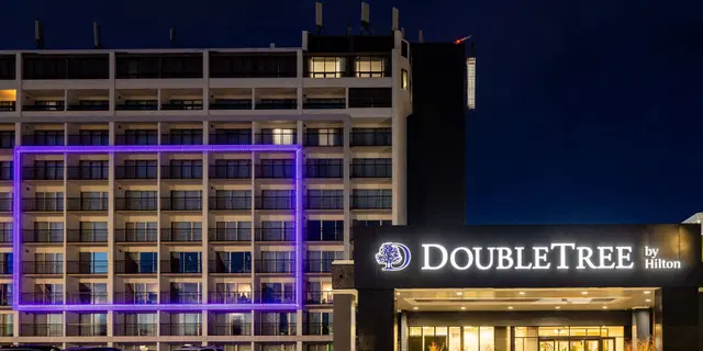 DoubleTree by Hilton Calgary North EXTERIOR