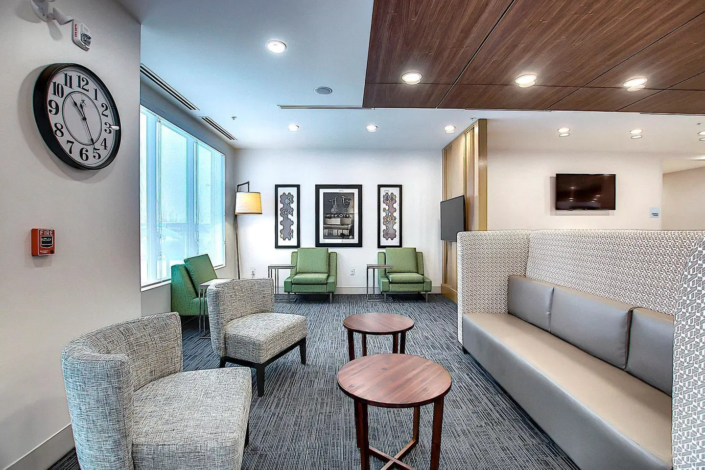 Holiday Inn Express & Suites Calgary Airport Trail NE by IHG LOUNGE_LOBBY