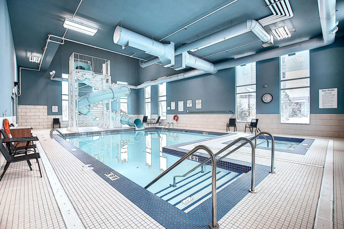 Holiday Inn Express & Suites Calgary Airport Trail NE by IHG Hallenbad