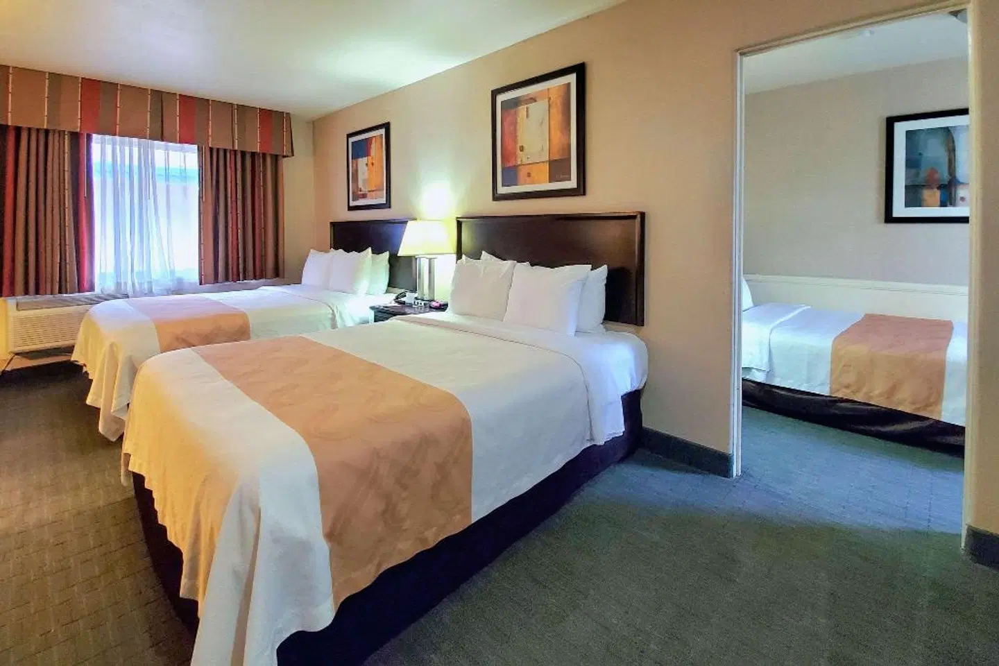 Quality Inn & Suites Anaheim at the Park ROOM_EXAMPLE