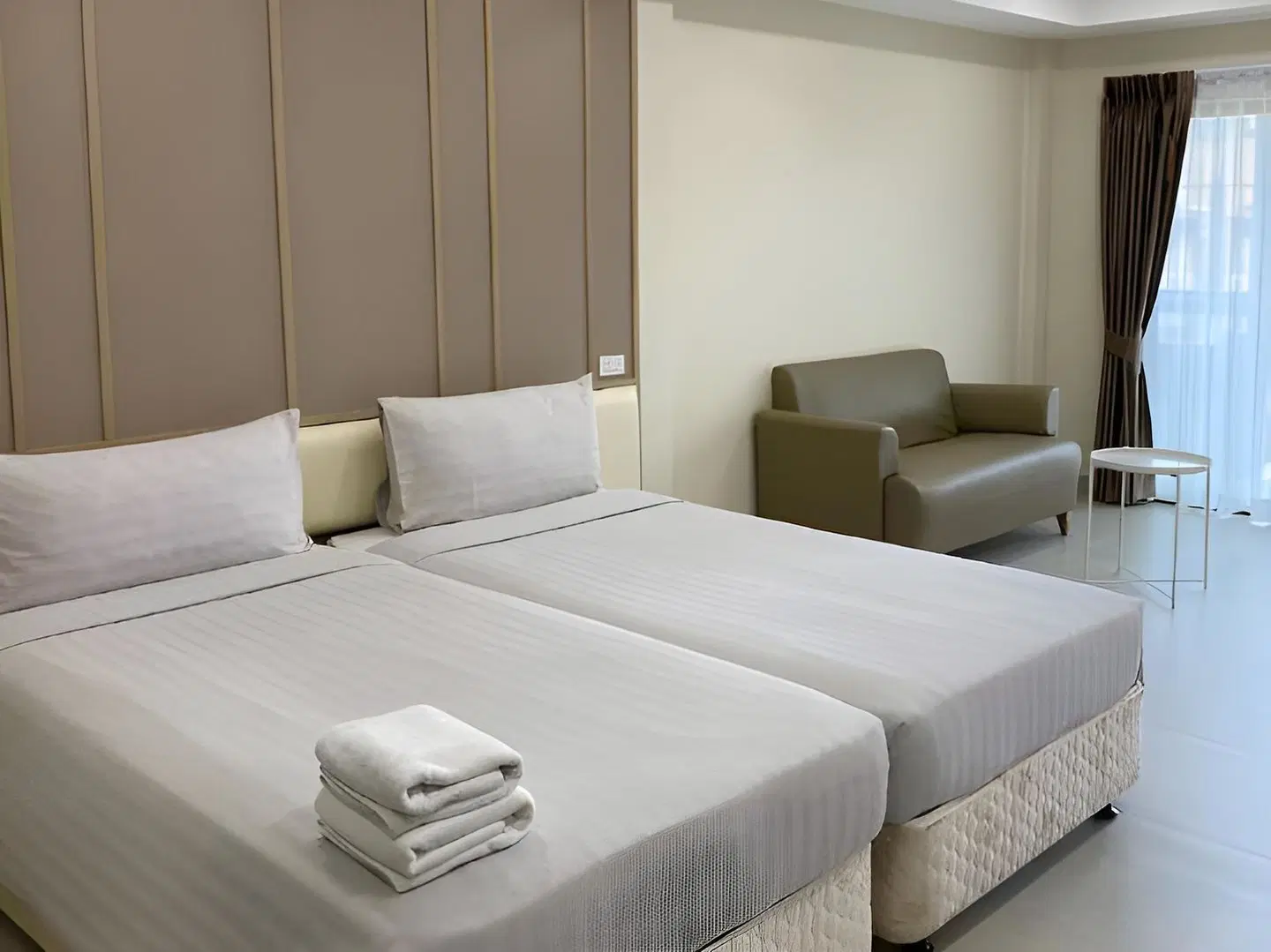 The Shade Residence ROOM_EXAMPLE
