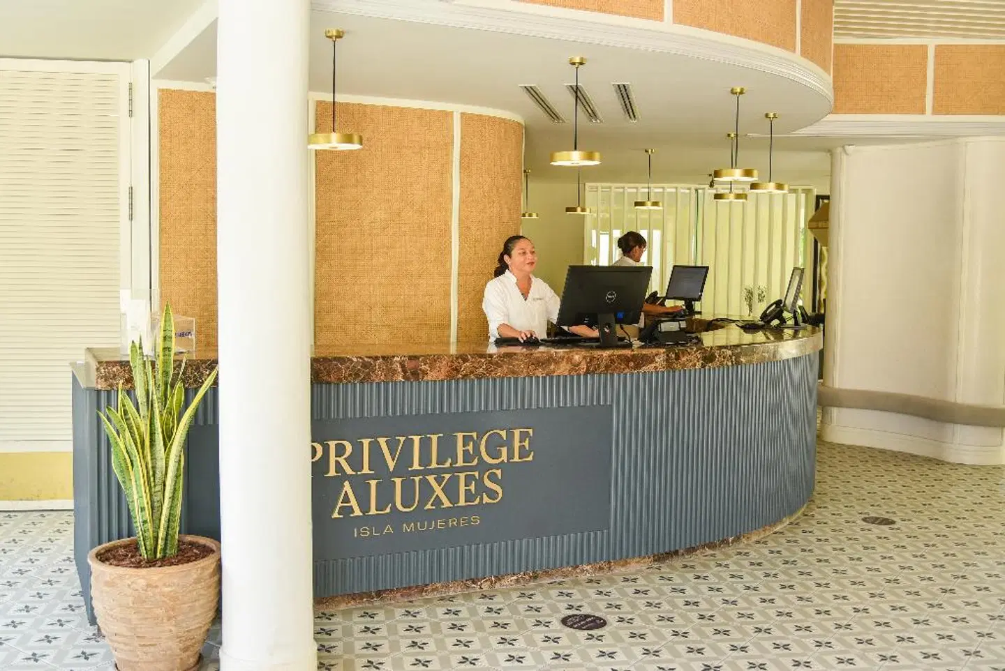 Privilege Aluxes LOUNGE_LOBBY