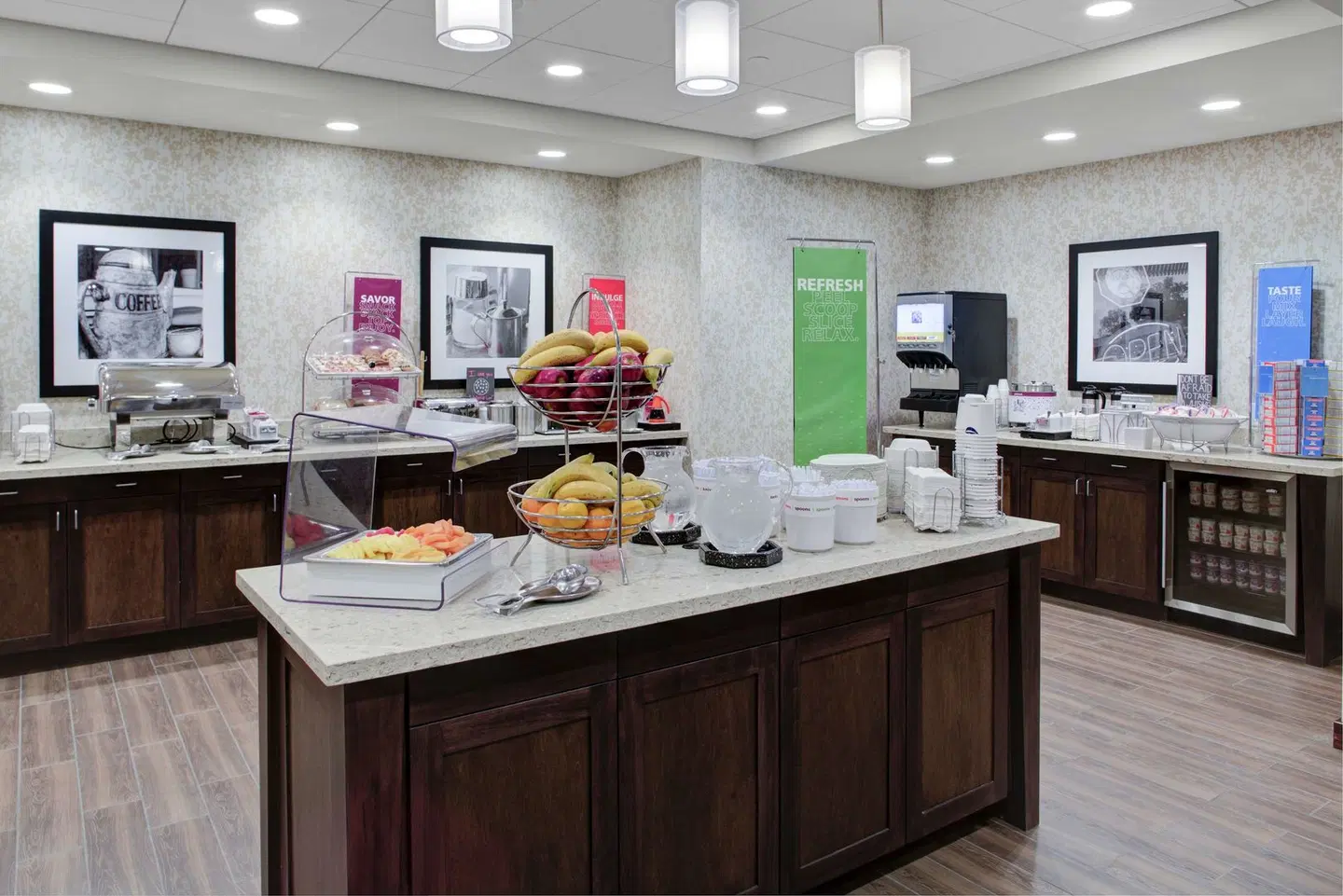 Hampton Inn & Suites Manchester Restaurant