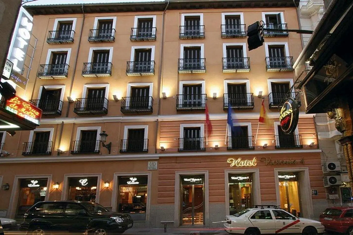 Victoria 4 EXTERIOR