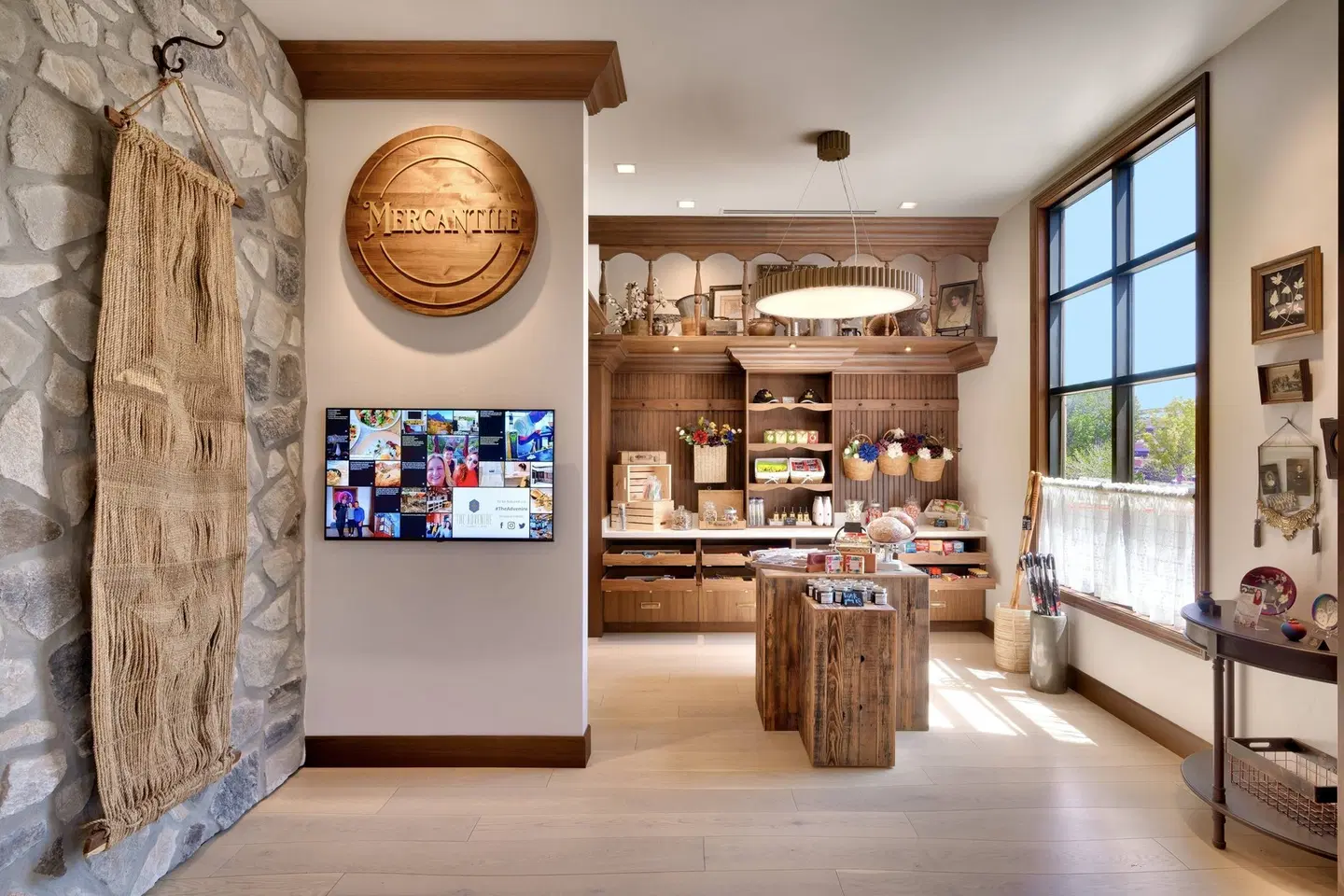 The Advenire, Autograph Collection Bar